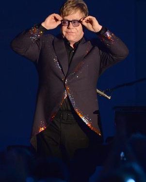 Elton John se siente bendecido por tener a sus dos hijos