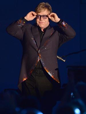 Elton John se siente bendecido por tener a sus dos hijos