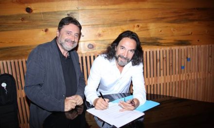 Marco Antonio Solís firma contrato discográfico con Universal Music Latino