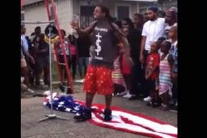 Lil Wayne niega profanar bandera de EEUU