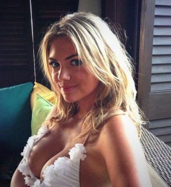 Kate Upton presume su voluptuoso busto en Twitter