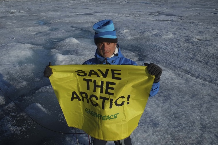 Alejandro Sanz constató junto a GREENPEACE la pèrdida de Hielo en el Ártico (+Fotos)