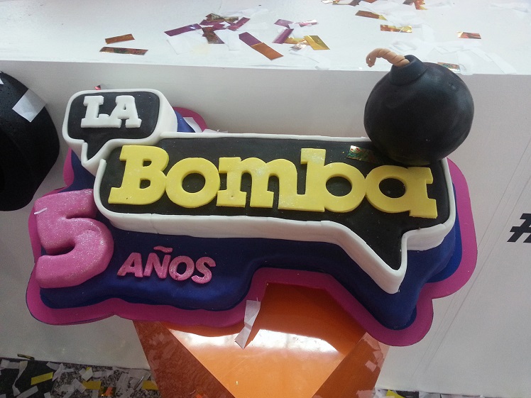 »La Bomba» botó la casa por la ventana en rumbón aniversario