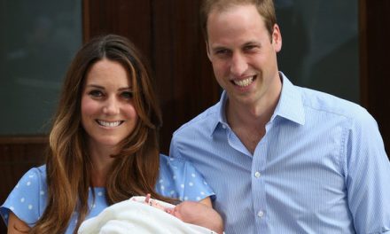 Catalina y Guillermo presentan a su hijo al salir del hospital (+Fotos)