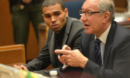 Chris Brown se declara inocente de chocar y escapar en LA