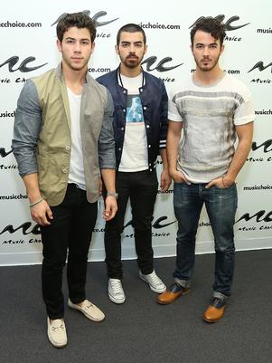 Joe y Nick Jonas esperan ilusionados llegada de su sobrino