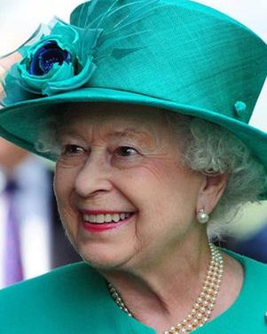 La reina Isabel II pide a Catalina que se apure a dar a luz