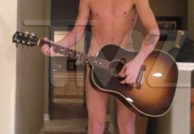 Justin Bieber causó polemica y furor en fans, por fotos completamente desnudo