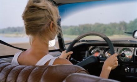 #Insolito: Mujer conduce 300 kilómetros dormida al volante