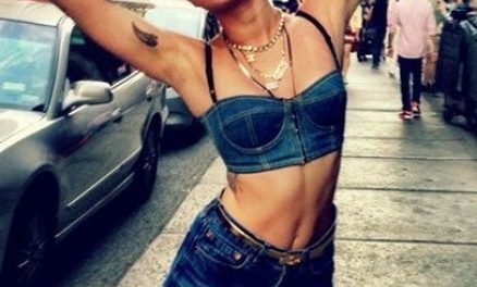 Miley Cyrus posa sexy con pequeño top y provocativos hotpants (+Foto)