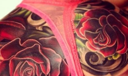 Cheryl Cole revela su tatuaje con provocativa foto de su trasero