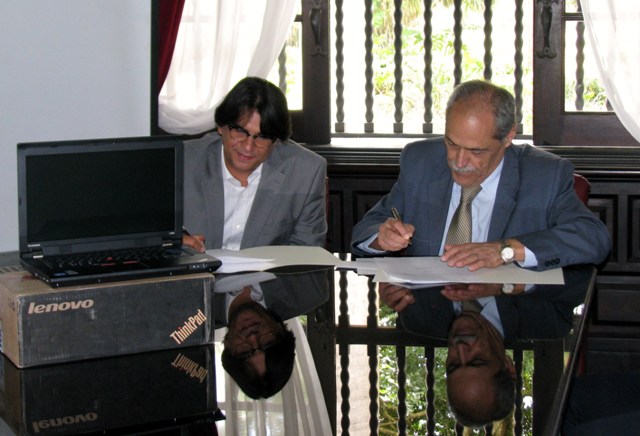 Lenovo realizó donación de equipos portátiles a la Universidad Simón Bolívar