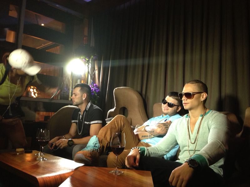 KENT Y TONY GRABAN CON FARRUKO