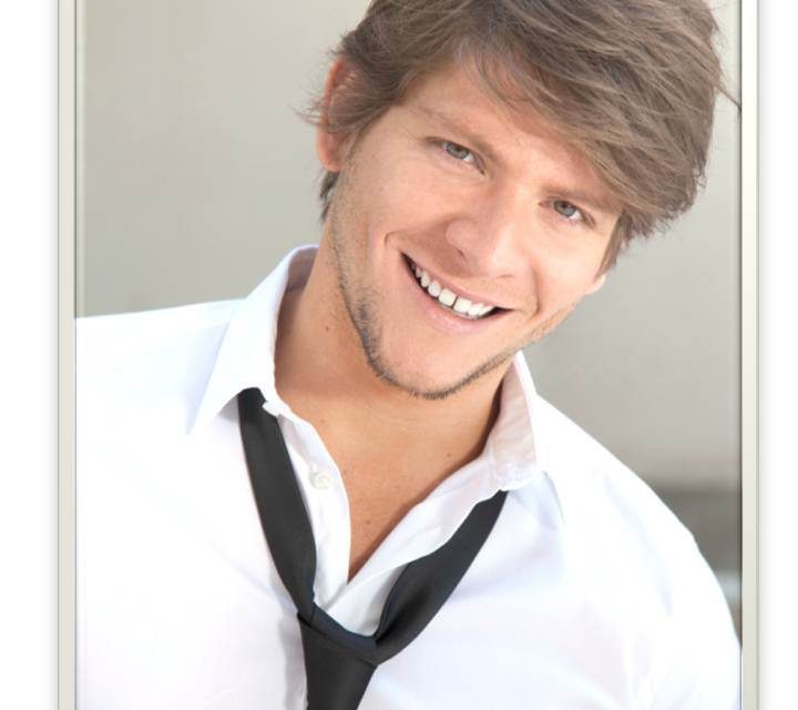 VÍCTOR AMARO: UN VENEZOLANO QUE SE LUCE EN LAS TABLAS MEXICANAS