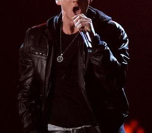 Eminem llama ‘fea’ a Khloé Kardashian en su nueva canción