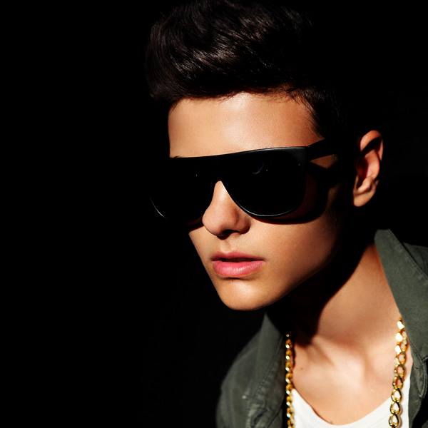 ABRAHAM MATEO LANZARÁ SU DISCO, TITULADO »AM», EN NOVIEMBRE