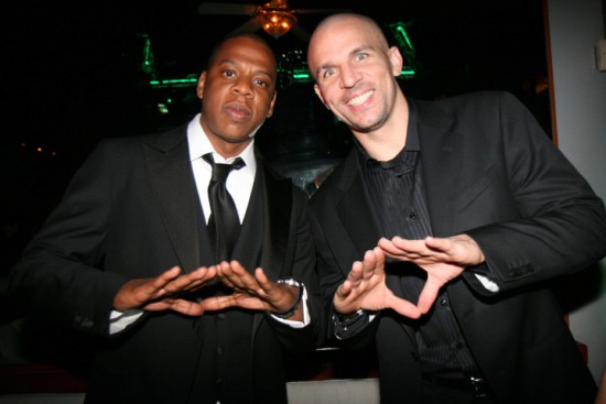 Jay-Z le vendió sus acciones del equipo de básquet Nets a Jason Kidd