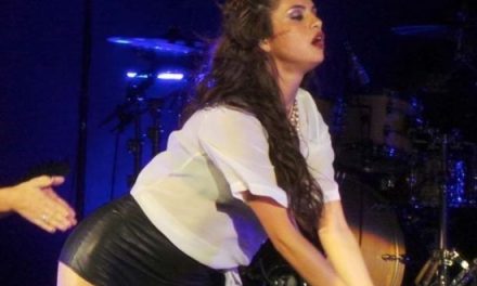 Selena Gomez mostò su ‘twerking’ en concierto de Londres (+Fotos)