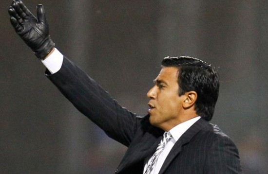 César Farías: Tenemos que sacar los tres puntos ante Perú sí o sí