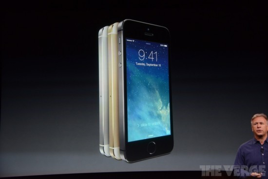 Apple lanza Iphone 5S con nuevo sistema operativo IOS 7