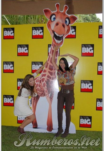 BIG Cola inspira a los jóvenes del mundo a Pensar en GRANDE y adoptar una jirafa (+Fotos)