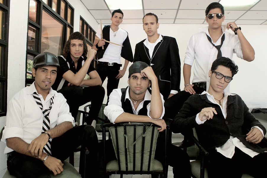 LAUDES SE PRESENTA CON »TU AUSENCIA»