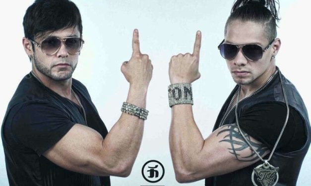 KENT Y TONY SIGUEN SUMANDO EXITOS INTERNACIONALES