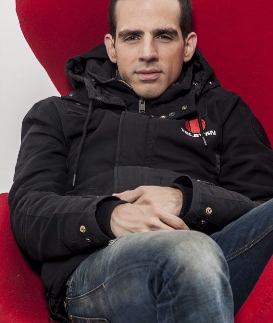 Detrás de las cámaras: La silla de @LuisOlavarrieta revelará secretos de La Bomba