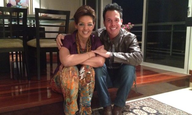 Julio  César canta y Ma. Elena Lavaud lo cuenta… LA HABANA SIN TACONES: LECTURA MUSICALIZADA