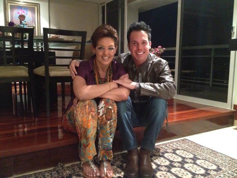 Julio  César canta y Ma. Elena Lavaud lo cuenta… LA HABANA SIN TACONES: LECTURA MUSICALIZADA