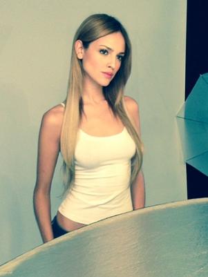 Eiza González confiesa su amor por Liam Hemsworth a allegados