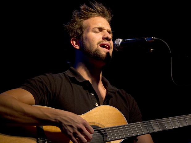 Pablo Alborán recibe nominación a los premios MTV EMA 2013