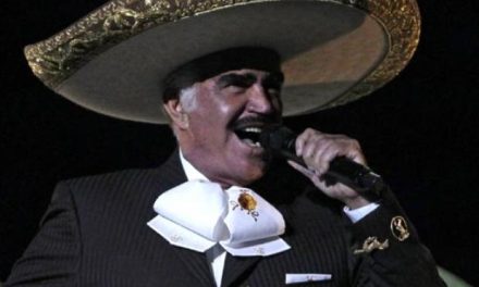 Vicente Fernández cancela gira en 2013 debido a su salud