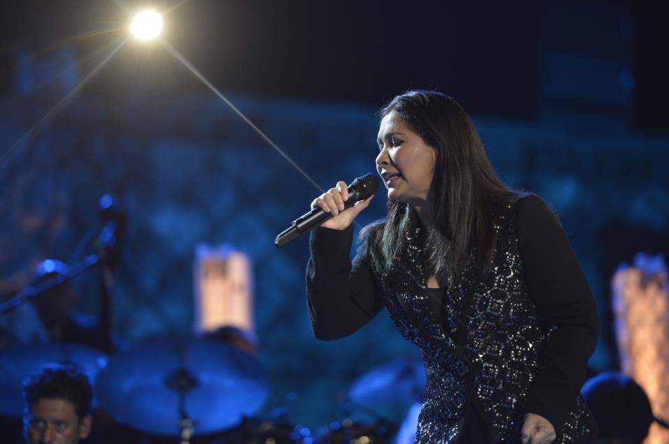 ANA GABRIEL SE SUMA A LOS ESFUERZOS PARA LOS DAMNIFICADOS DE LOS HURACANES INGRID & MANUEL