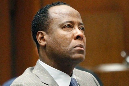 Médico de Michael Jackson fue liberado tras dos años en prisión
