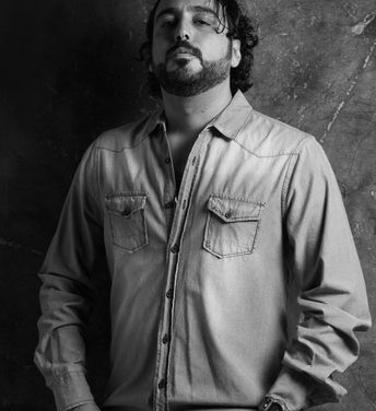 Carlos Julio Molina, mejor conocido como »Trece» (@djtrece), regresa a la gran pantalla