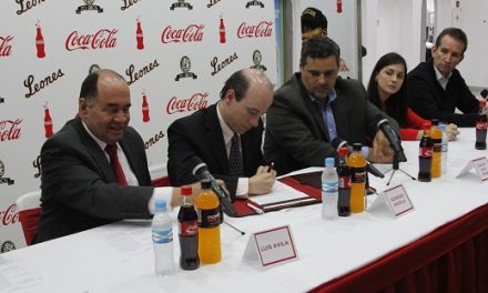 Coca-Cola renueva el patrocinio a Leones del Caracas con miras al título 21