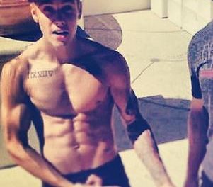Justin Bieber vuelve a presumir sus músculos en Instagram