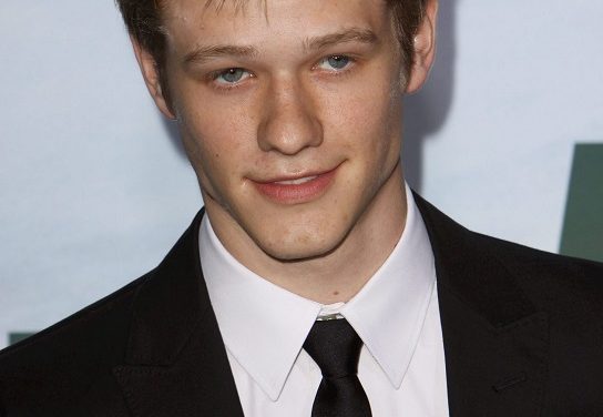 Lucas Till en Coffee Break