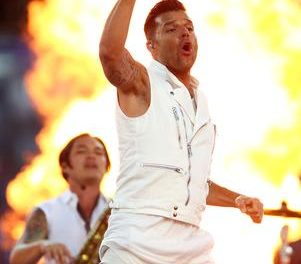 Ricky Martin recuerda indignado agresiones contra los gays
