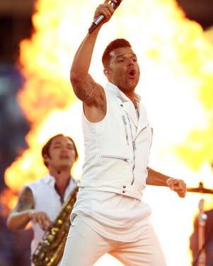 Ricky Martin recuerda indignado agresiones contra los gays