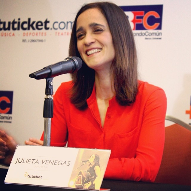 Julieta Venegas cierra el año presentado su tour »Los Momentos» en Venezuela.