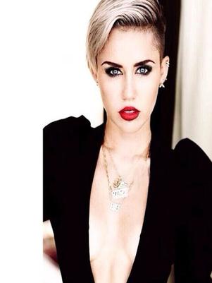 Miley Cyrus responsabiliza a sus fanáticos de sus escándalos