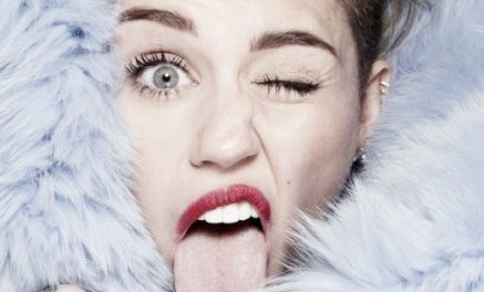 Miley Cyrus estaría por asegurar su lengua en un millón de dólares