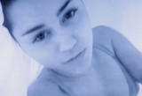 Miley Cyrus expone sus senos en adelanto del videoclip de ‘Adore You’