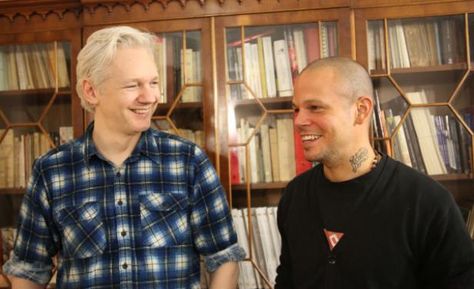 La banda Calle 13 graba en Belén una canción escrita con Julian Assange