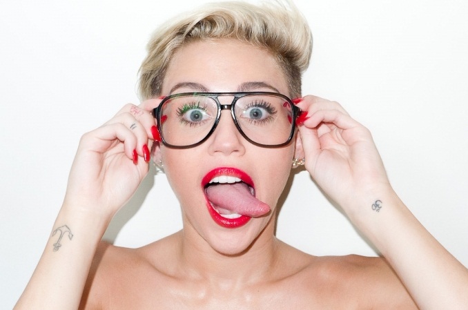 Miley Cyrus acapara los flashes de 2013 pese a la impresionante añada de rock