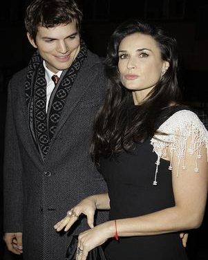 Demi Moore vende anillo de su compromiso con Ashton Kutcher