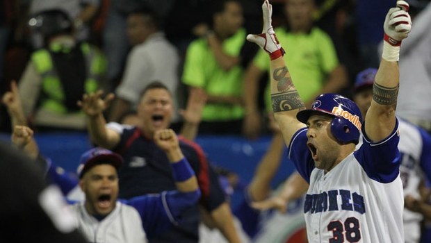 ¡Con un Grand Slam! Álex Cabrera ROMPIO récord de jonrones en Venezuela, lleva 21