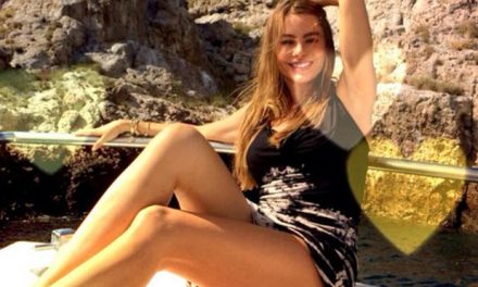 Sofia Vergara regala bikini por Navidad desde playa mexicana